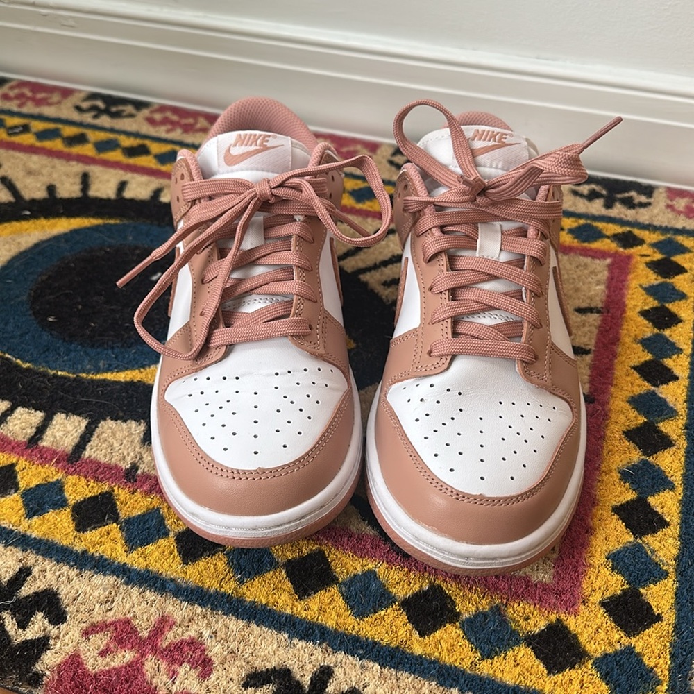 Nike Low Dunks - Picture 2 of 7